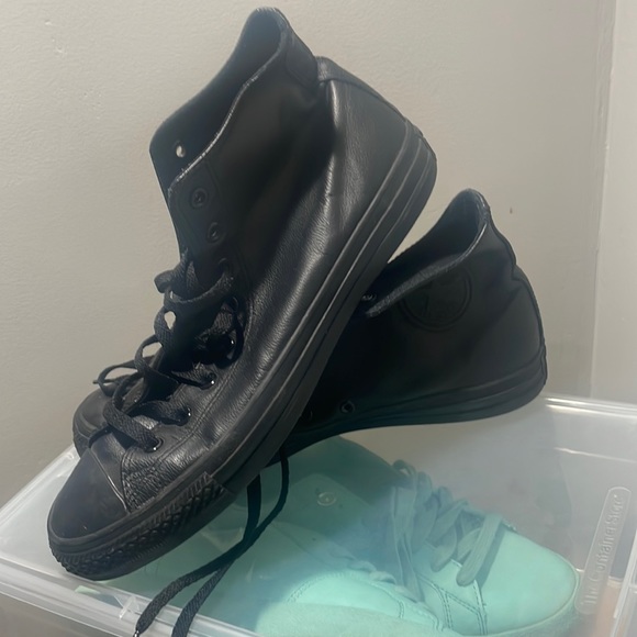 Converse - Picture 1 of 2